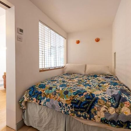 לונדון Lovely Self-Contained Basement Studio With Kitchen מראה חיצוני תמונה