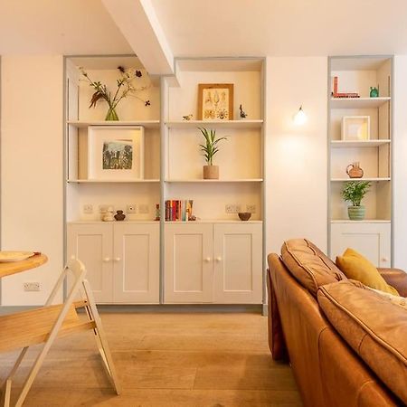 לונדון Lovely Self-Contained Basement Studio With Kitchen מראה חיצוני תמונה