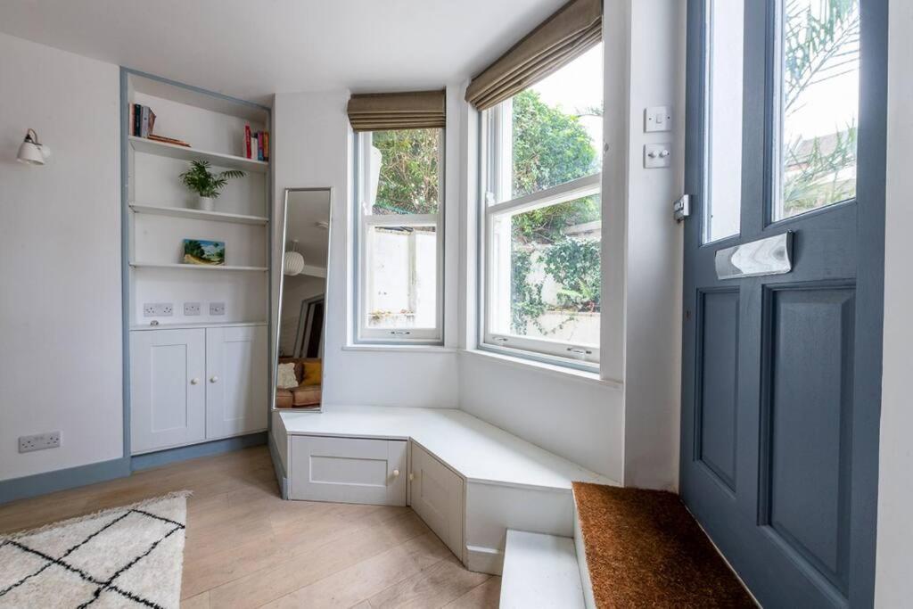 לונדון Lovely Self-Contained Basement Studio With Kitchen מראה חיצוני תמונה
