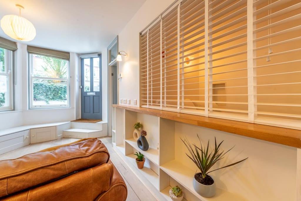 לונדון Lovely Self-Contained Basement Studio With Kitchen מראה חיצוני תמונה