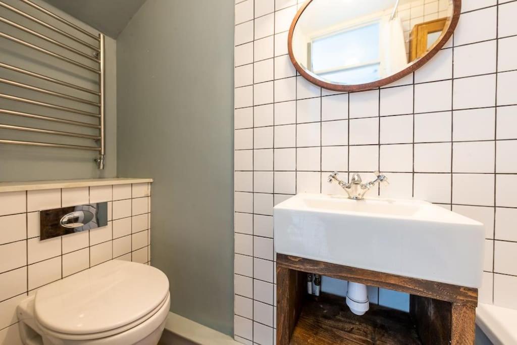לונדון Lovely Self-Contained Basement Studio With Kitchen מראה חיצוני תמונה