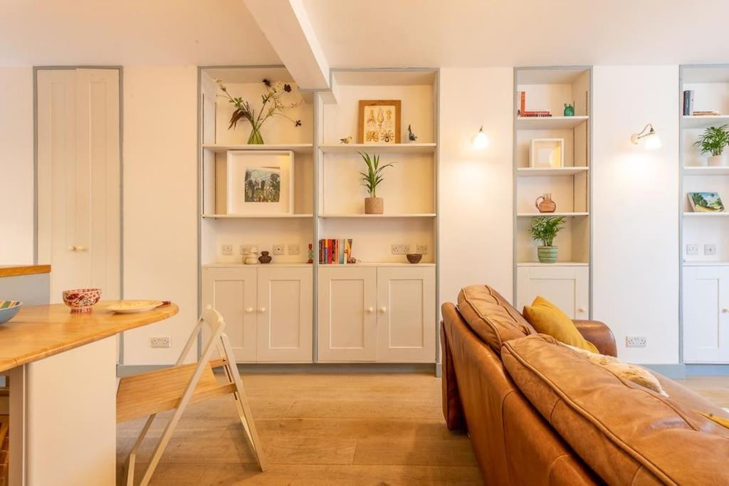 לונדון Lovely Self-Contained Basement Studio With Kitchen מראה חיצוני תמונה